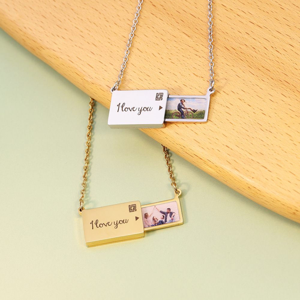  Personalized creative pull-out photo envelope Necklace 