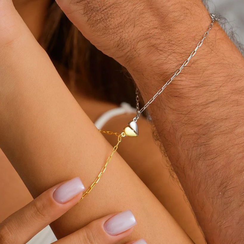Heart-shaped magnetic couple bracelet