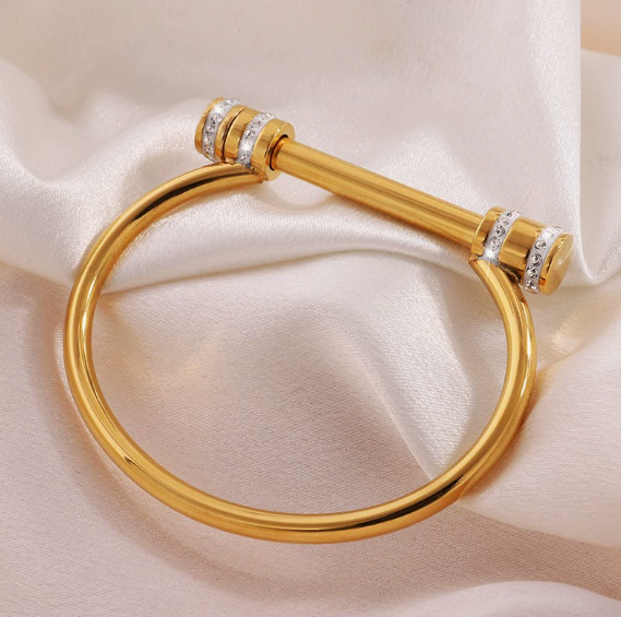 Engravable D-Shaped Bracelet